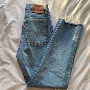 LEVIS Blue Mom Jean Size 25 Great Condition